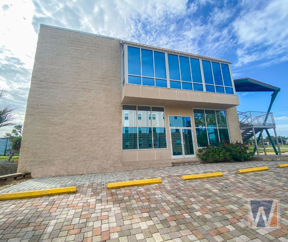 FSU & GCSC Campus Retail/ Office Building -Steps From Seminole Landing : 5102 Collegiate Dr, Panama City, FL 32405